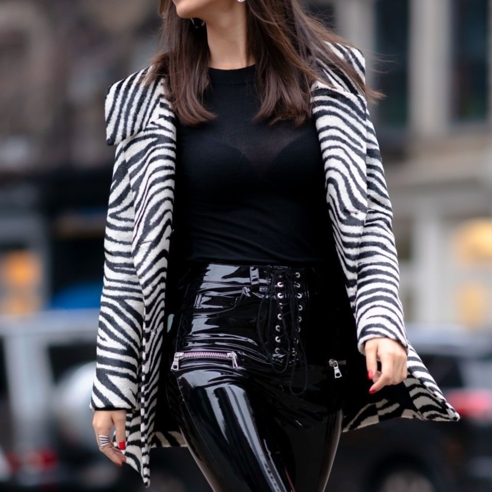 Erin London Black/White Zebra Pattern Zip Jacket